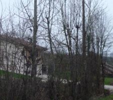 Éboulement dans le bief communal des terres excédentaires laissées par le constructeur