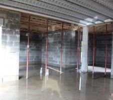 Suite parentale et salon TV, vue depuis le s&eacute;jour