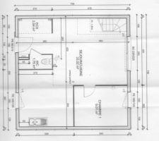 Plan du rez-de-chaussée : salle d'eau, séjour, cuisine et la 4eme chambre