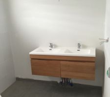 Meuble en teck de la salle de bain du R 1