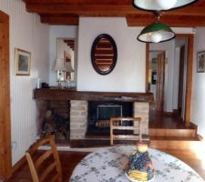 Le séjour "avant" avec la cheminée qui a été démolie depuis. Ce sera le salon "pub" TV (petit salon de 16m2)