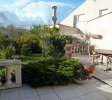 Terrasse "avant" côté NO devant l'atelier et la cuisine