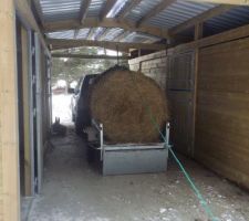 Déchargement de 250kg de foin