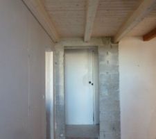 Plafond entrée refait