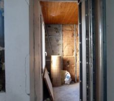 Passage de la salle de bains à la chambre d'amis