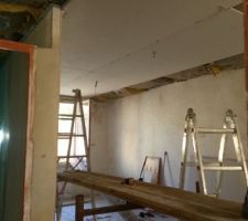 Pose du faux plafond du salon/cuisine/sdb
