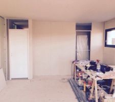 Cuisine avec retour ou il va y avoir frigo four micro onde