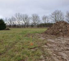 Le premier tas de terre