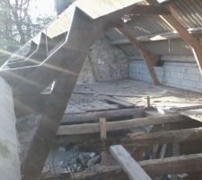 Au tour du toit on enl&egrave;ve l'&eacute;verite