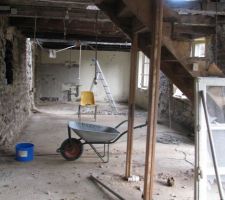 Toujours cet enduit en ciment à enlever partout ...