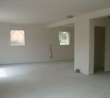 Chape dans le hall, les wc, le séjour, la cuisine