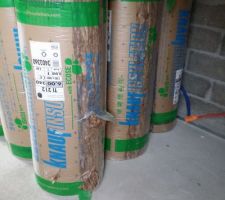 Kraft arraché en bas a gauche du rouleau , d'autres sont abimés au kutter.