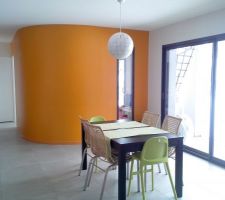 Mur arrondi couleur orange