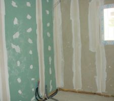 Emplacement pour la baignoire d'angle
