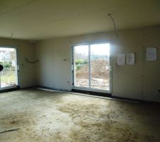 Salle/salon vu de la cuisine
