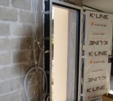 On voit bien sur celle là le problème d'aplomb corrigé par CDR, par contre la porte est toujours trop basse !