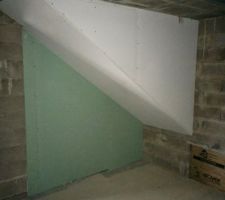 Sous escalier depuis garage