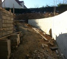 Descente de garage en parpaing