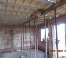 Pose des hourdies du premier &eacute;tage