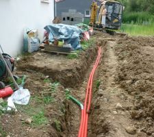 Tranchées électriques pour terrasse et future piscine, faites par nos soins