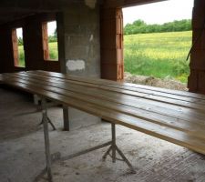 J 100 Les planches de rives du des pignons, fraichement lasurées