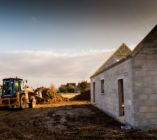 Comblement des pourtours de la construction