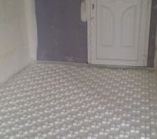 Plaques d'isolant dans l'entrée