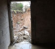 La porte de service cot&eacute; Jardin