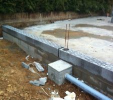 10/02/2015 : Vide sanitaire SANS enduit hydrofuge (et oui, faut enlever la terre...)
