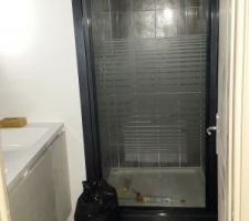 Porte de douche posée