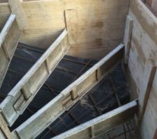 Escalier pret a coul&eacute;