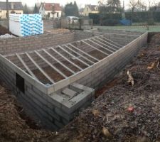 Montage du vide sanitaire, jour 2 - maison, trappe d'accès et emplacement de la PAC