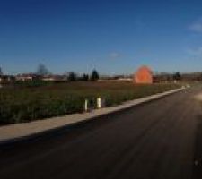Panoramique de la vue devant chez nous, pour le moment pas grand-chose mais les constructions des voisins avancent!!! On voit l'&eacute;cole des petits au fond, centr&eacute; sur l'image.