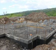 Le sous-bassement est terminé et le remblais également.
L'imperméabilisation a été faite sur l'ensemble du sous bassement.