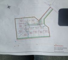 Plan du lotissement. le terrain qui nous fait de l??il est entour&eacute;.