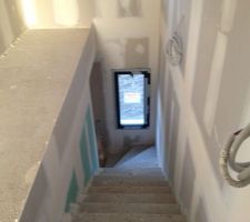 Escalier du RDC au 1ER étage (escalier maçonné devant être recouvert de carrelage)