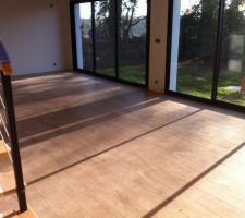 Carrelage imitation parquet avec l'escalier