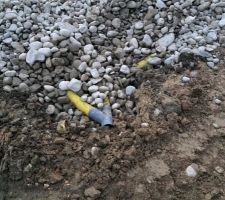 Ne pas oublier le drainage sous le radier !!!