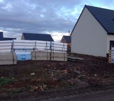 &Ccedil;a y est nos mat&eacute;riaux sont arriv&eacute;s sur notre terrain