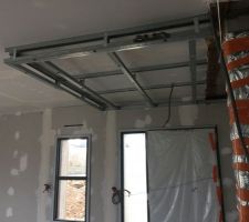 Mise en place du faux plafond à l'entrée   seconde passe de joint