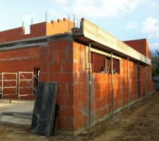 Chenau b&eacute;ton d&eacute;coffr&eacute;.