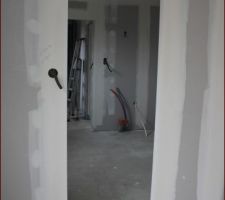 Dans la salle d&agrave; manger. Vue sur la cuisine