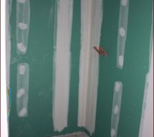 Dans la chambre parentale, la salle d'eau avec douche italienne