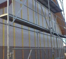 Pose des tasseaux manquant, &agrave; la cloueuse.