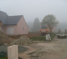 En plein travaux VRD dans le brouillard
