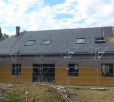 Manque 300 ardoises.
Les 4 velux posés