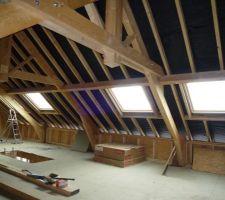 Les 4 velux posés.
Vu de l'intérieur (dés fois que ça ne se voie pas :) )