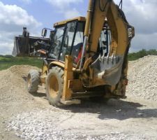 Gros tas de calcaire pour demi voirie (vous verrez dans les prochaines photos)