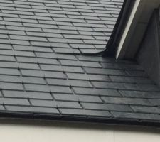 Ardoises synth&eacute;tiques se soulevant