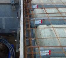 Ferraillage &agrave; l'avant de la maison